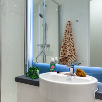 Gold En Suite - Image 3